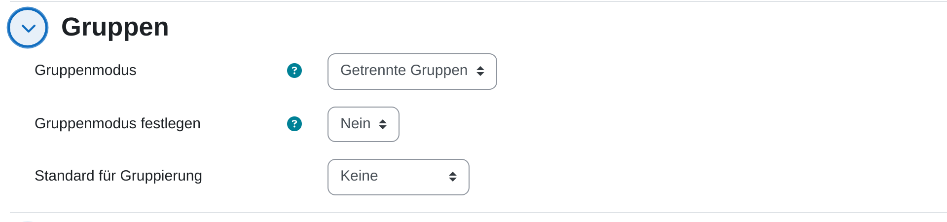 Abschnitt „Gruppen“ der Kurseinstellungen mit den Auswahlfeldern Gruppenmodus auf „Getrennte Gruppen“, Gruppenmodus festlegen auf „Nein“ und Standard für Gruppierung auf „Keine“